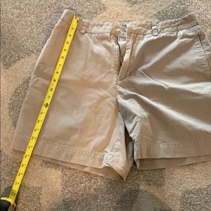 Vineyard vine khaki shorts